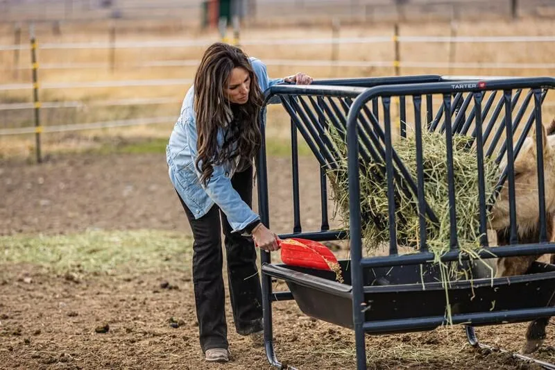 Adjustable Hay And Grain Feeder - Image 7